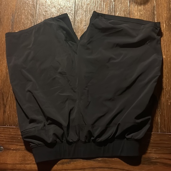 Lululemon T.H.E. Shorts black lined men’s size medium - Picture 4 of 4